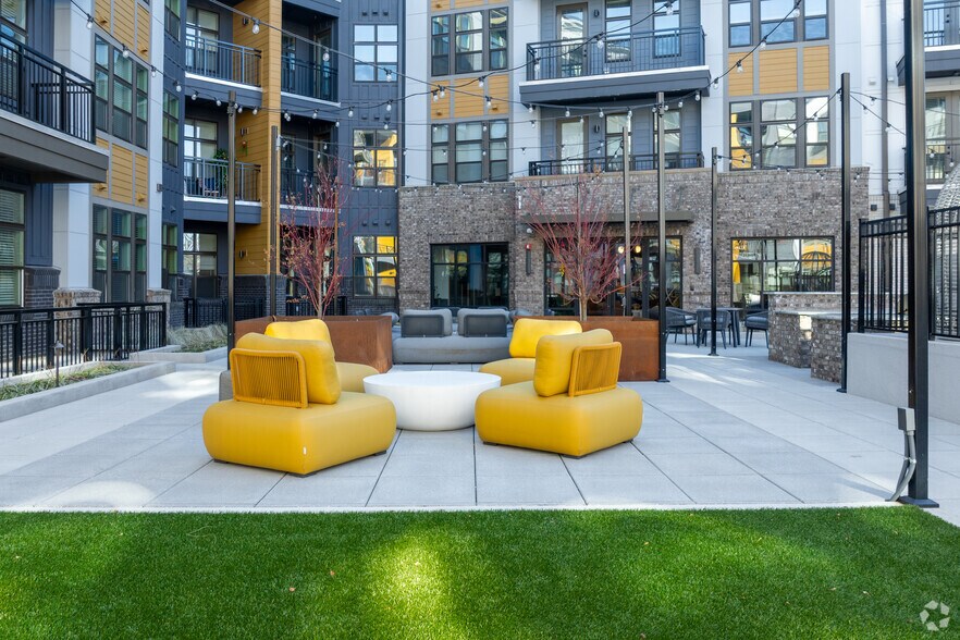 More Photos Of 146 Roberts St, Asheville Apartments For Lease