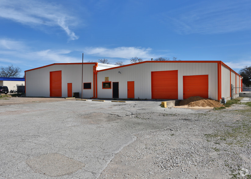 Primary Photo Of 440 N Broadway St, Joshua Manufacturing For Lease