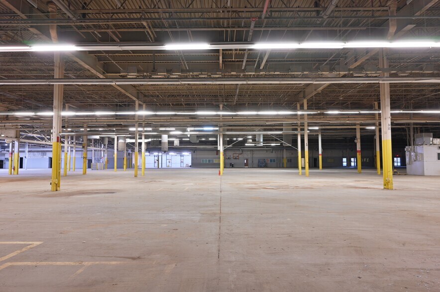 More Photos Of 900-1000 Tyrone Pike, Versailles Manufacturing For Lease