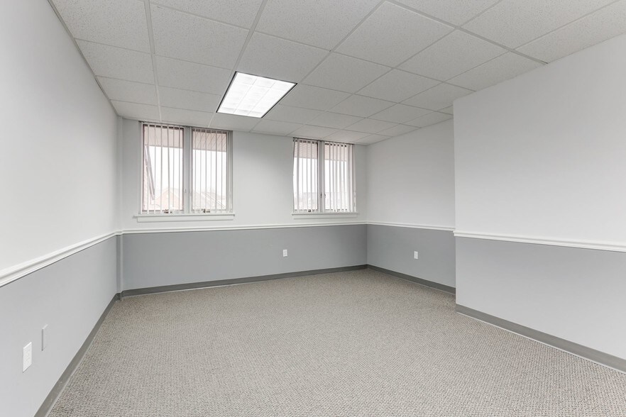 More Photos Of 2915-2917 Hunter Mill Rd, Oakton Medical For Sale