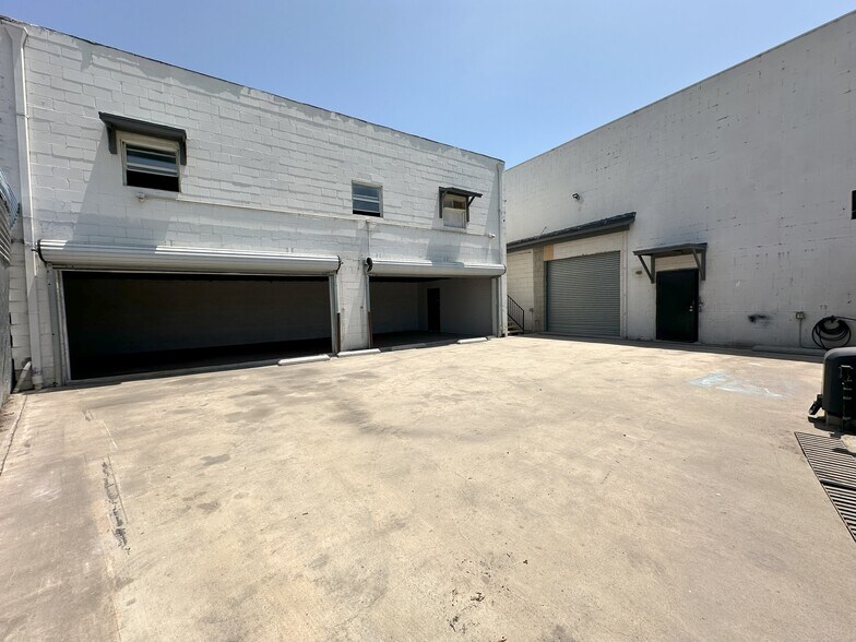 More Photos Of 14737 Arminta St, Panorama City Manufacturing For Sale