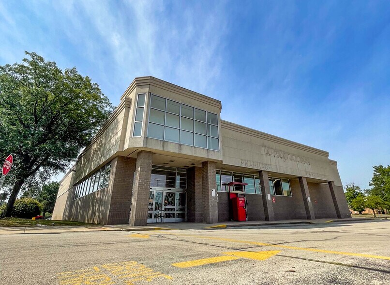 More Photos Of 1201 E State St, Rockford General Retail For Sale