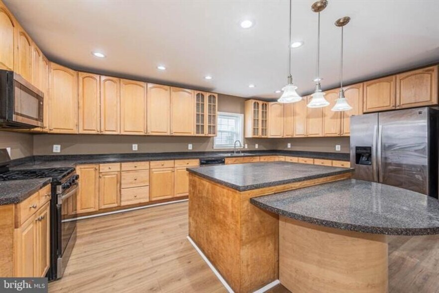 More Photos Of 4021 Barrington Rd, Baltimore Flex For Sale