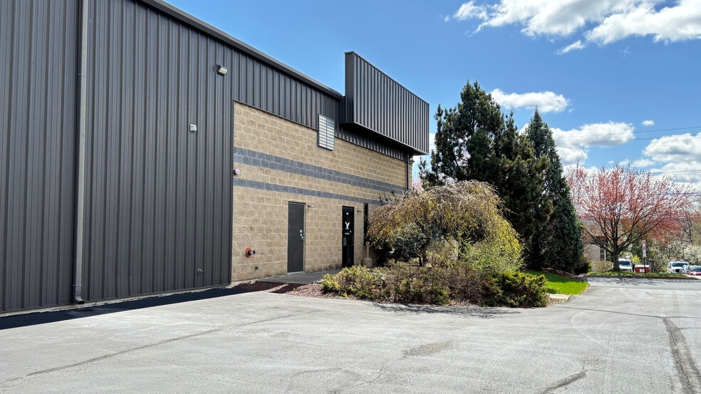 More Photos Of 475 Business Park Ln, Allentown Warehouse For Sale