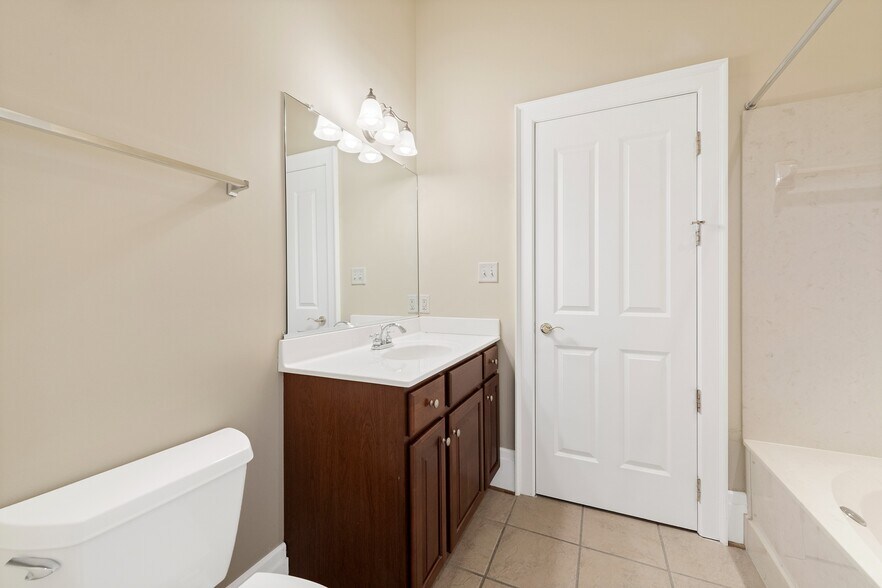 More Photos Of 2411 E Franklin St, Richmond Apartments For Lease