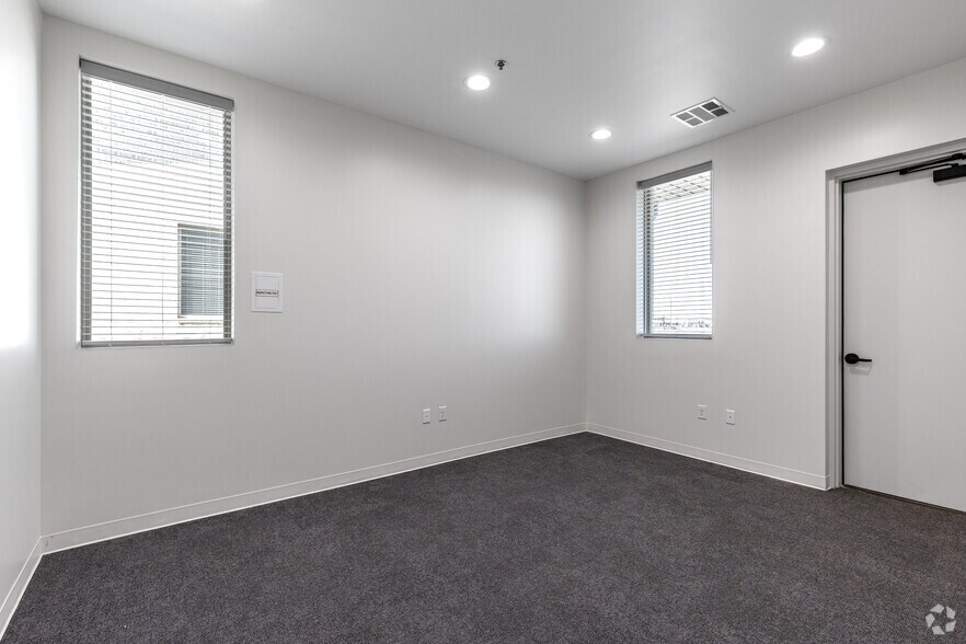 More Photos Of 1400 N Coit Rd, McKinney Unknown For Lease