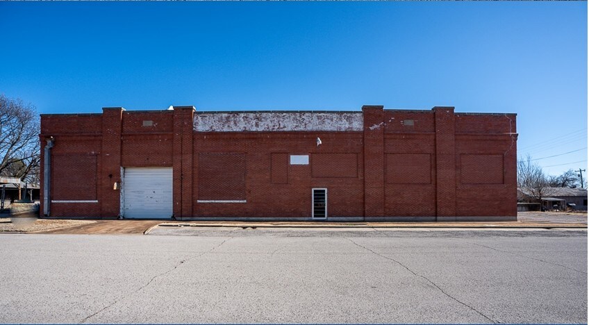 More Photos Of 227 S Philadelphia Ave, Shawnee Warehouse For Sale