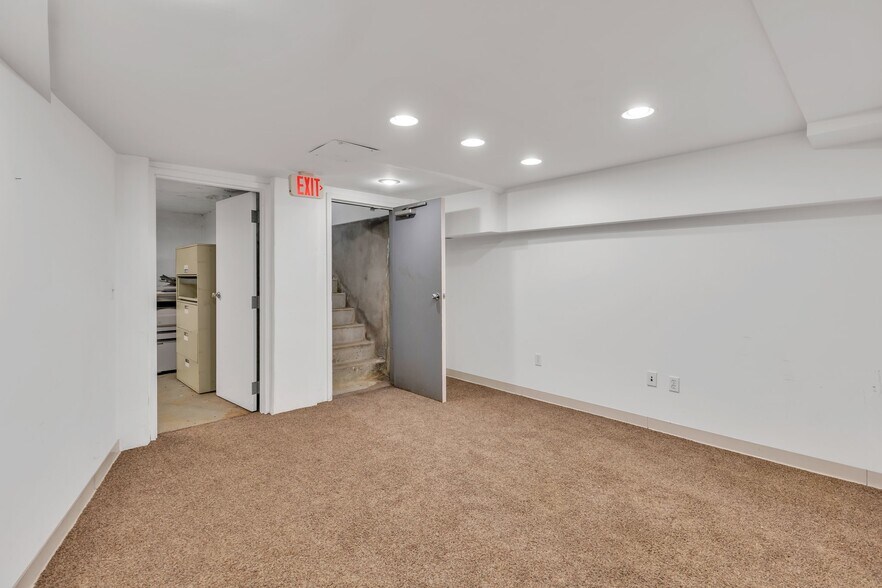 More Photos Of 110 Main St, Manchester Office Residential For Sale