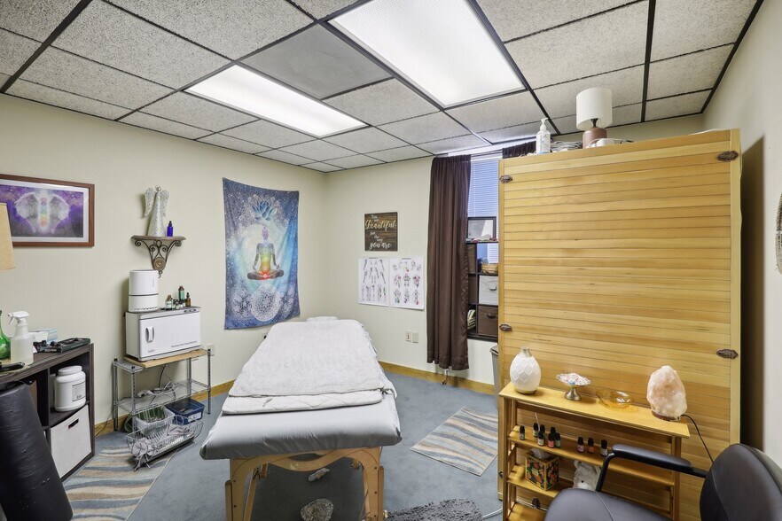 More Photos Of 101 Jones St, Barneveld General Retail For Sale