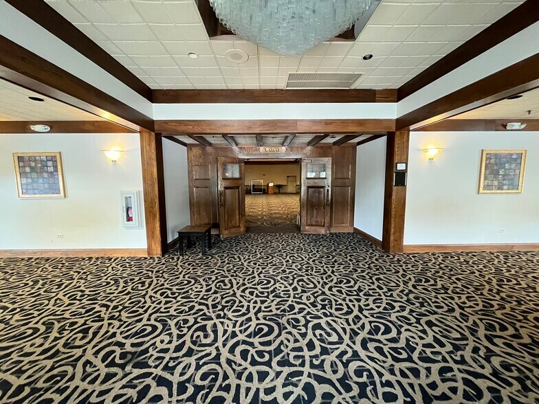 More Photos Of 155 Riverside St, Portland Hotel For Lease