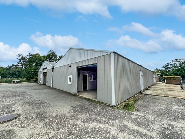 More Photos Of 885 Wickham Ave, Mattituck Warehouse For Lease
