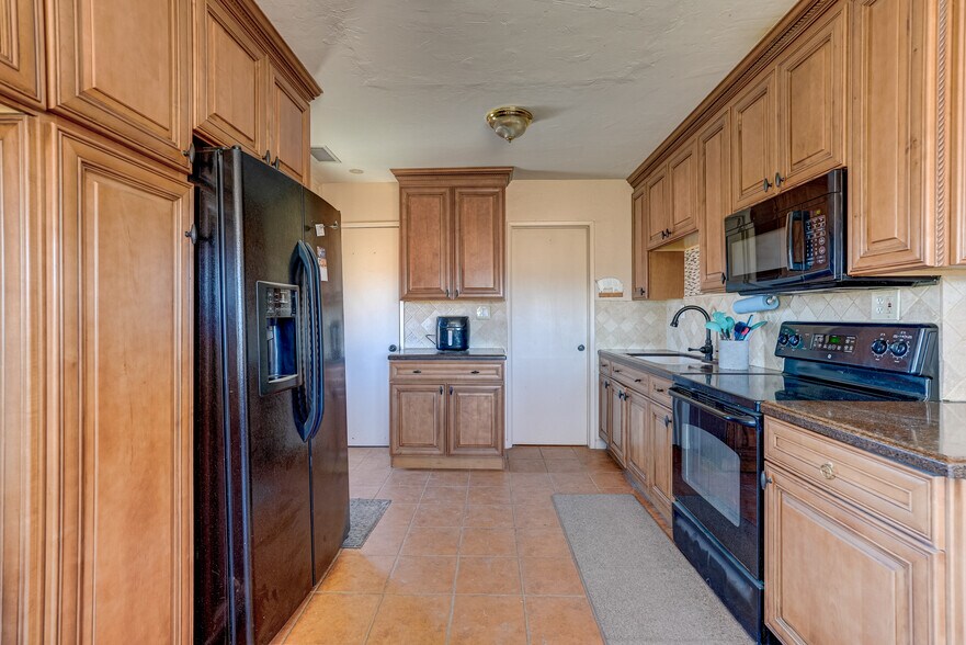 More Photos Of 7950 N Coyote Springs Rd, Prescott Valley Horse Stables For Sale