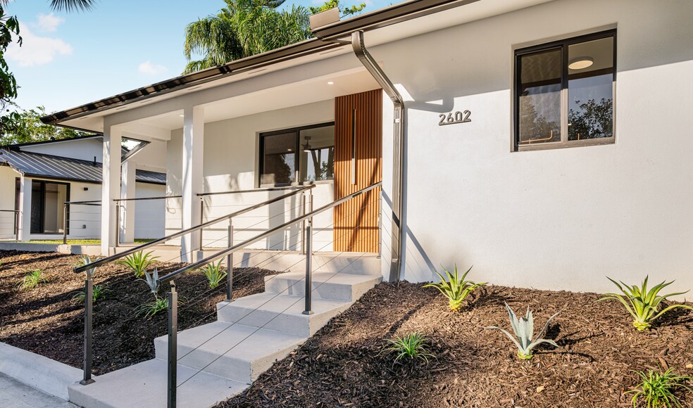 More Photos Of 2600 Lakeview Dr, Naples Apartments For Sale