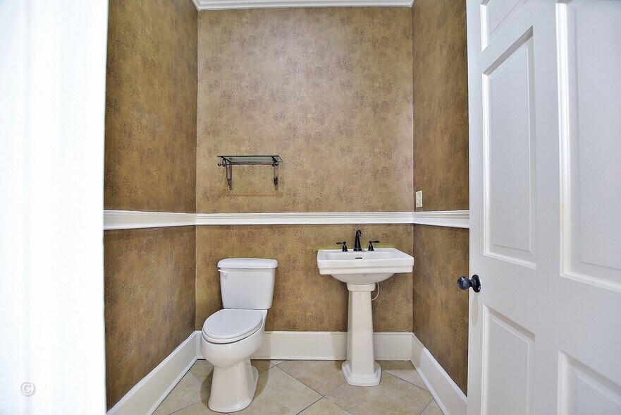 More Photos Of 2121 Wynnton Rd, Columbus Office For Sale