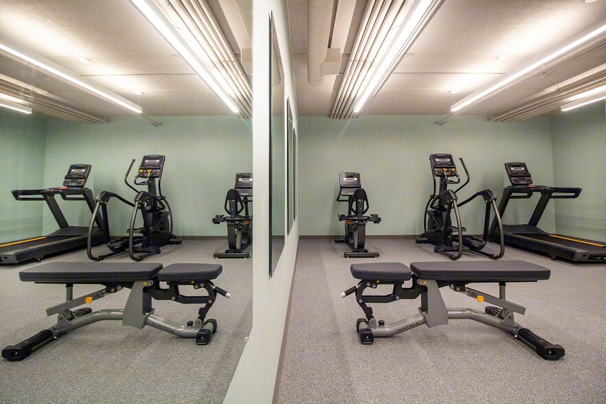 More Photos Of N14W23800 Stone Ridge Dr, Waukesha Medical For Lease