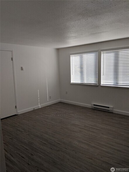 More Photos Of 210 Spruce St E, Ilwaco Apartments For Sale