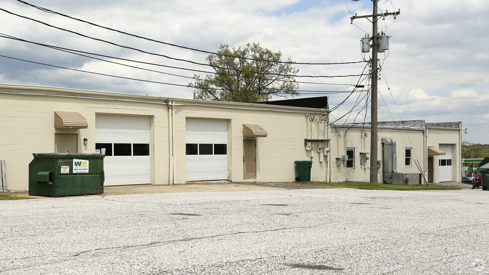 More Photos Of 12383-12387 Kinsman Rd, Newbury Light Manufacturing For Lease