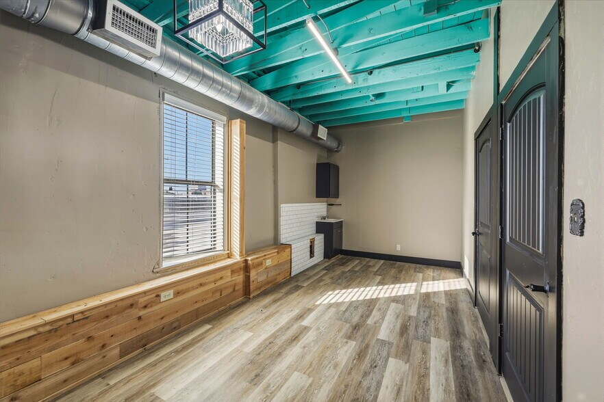 More Photos Of 318 N Chadbourne St, San Angelo Storefront For Sale