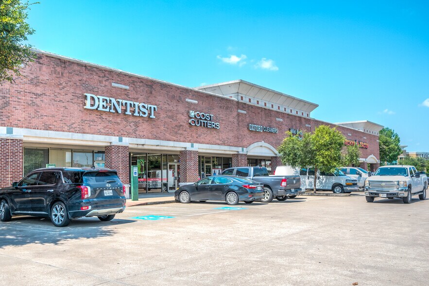 More Photos Of 2720-2850 E Broadway St, Pearland Unknown For Lease