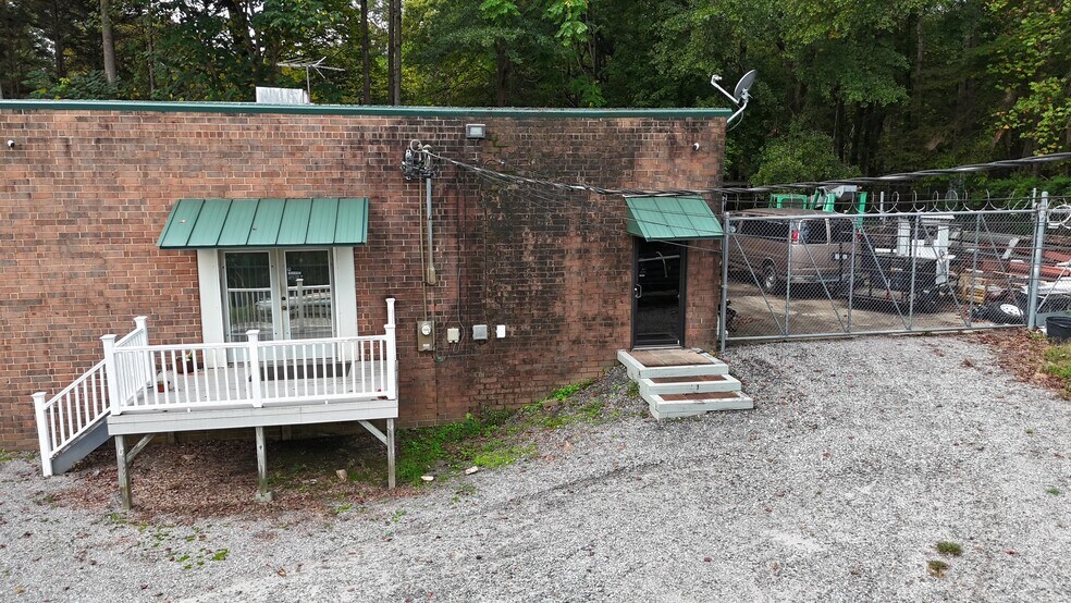 More Photos Of 1525 9th Ave SE, Hickory Warehouse For Sale