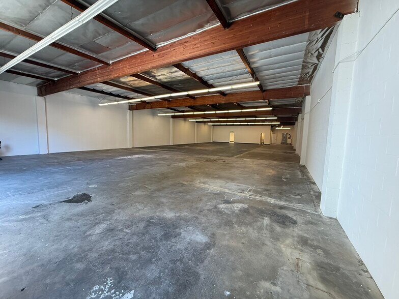 More Photos Of 8611 Canoga Ave, Canoga Park Warehouse For Lease