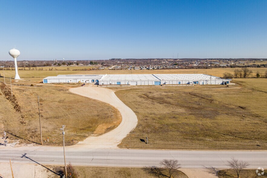 More Photos Of 630 George St, Marshfield Warehouse For Lease