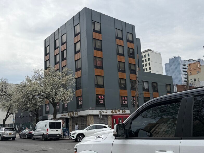 More Photos Of 13553 Northern Blvd, Flushing Apartments For Sale