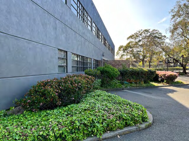 More Photos Of 401 Roland Way, Oakland Office For Lease