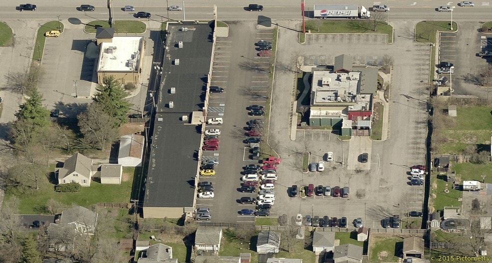 More Photos Of 811 W McGalliard Rd, Muncie Storefront For Sale