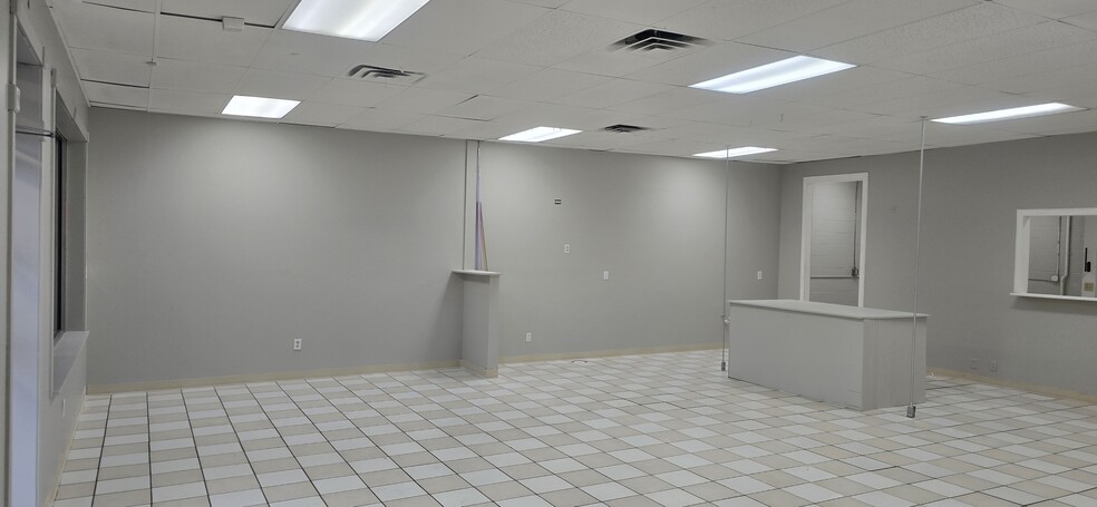 More Photos Of 17003 E US Highway 24, Independence General Retail For Lease
