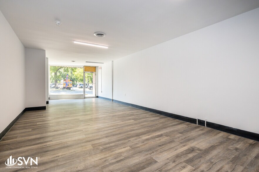 More Photos Of 1031-1039 N Limestone, Lexington Storefront Retail Office For Lease