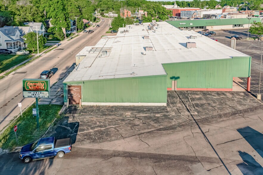 More Photos Of 406 Wolf River Plz, New London General Retail For Lease