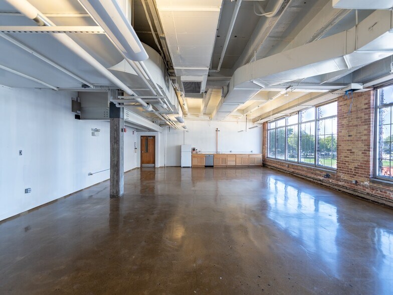 More Photos Of 361 W Chestnut St, Chicago Office For Lease