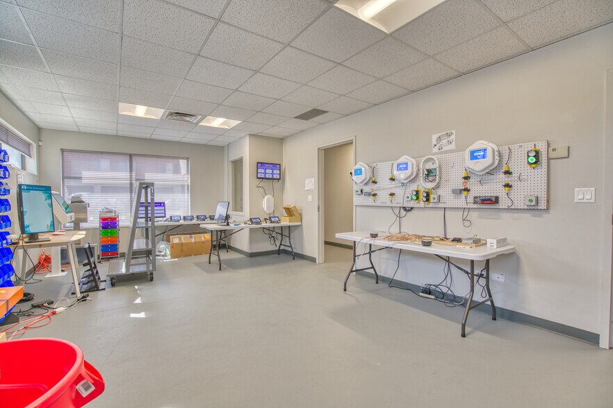 More Photos Of 1110 Boston Ave, Longmont Research And Development For Lease