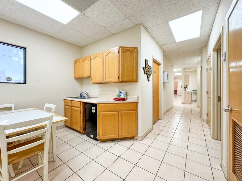 More Photos Of 1520 Corpus Christi St, Laredo Medical For Lease