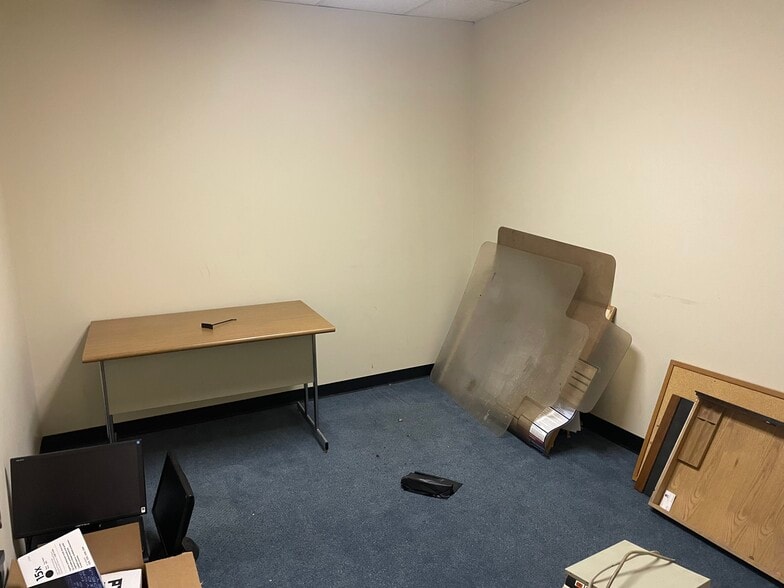 More Photos Of 1955 Dove St, Macon-Bibb Self Storage For Lease