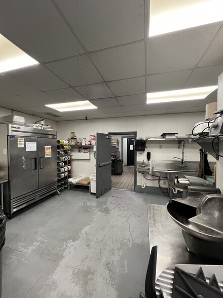 More Photos Of 7036 Highway 90, Longs Restaurant For Sale