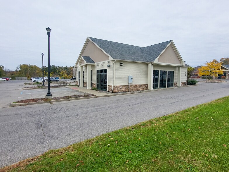 More Photos Of 11 Vista Blvd, Slingerlands Bank For Lease