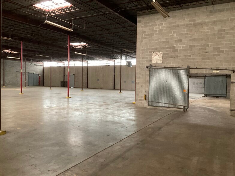 More Photos Of 233 Service Dr, Tupelo Distribution For Lease