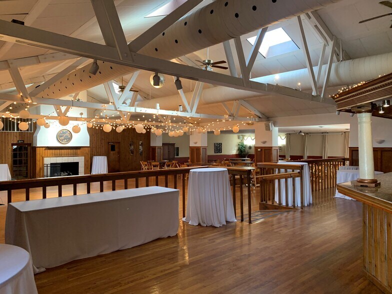 More Photos Of 10 Enfield St, Cincinnati Freestanding For Lease