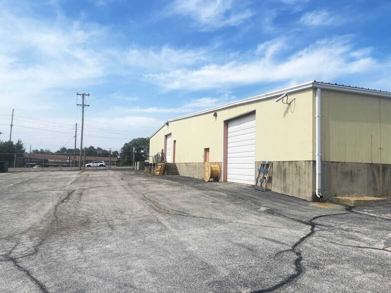 More Photos Of 801 Houston Rd, Rolla Distribution For Sale