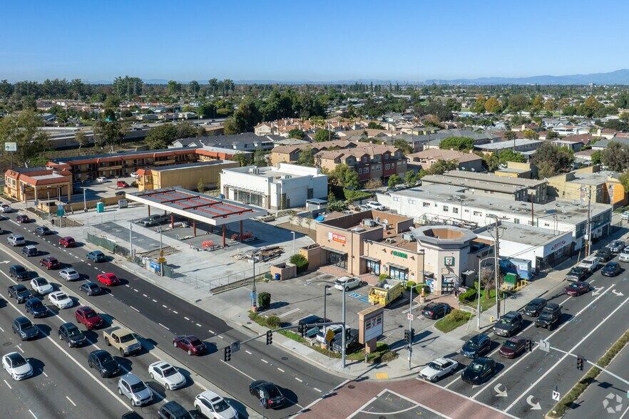 More Photos Of 11759 Carson St, Lakewood Convenience Store For Lease