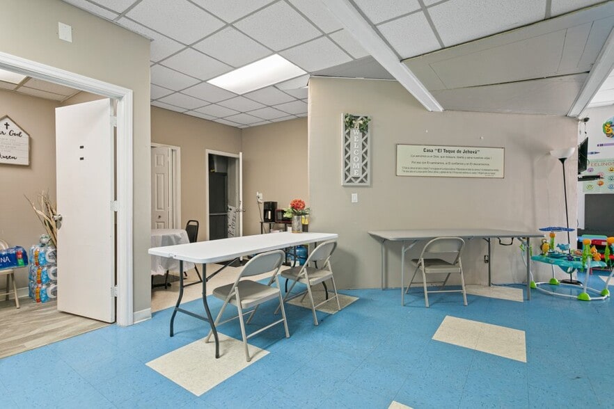 More Photos Of 6701 Beach Blvd, Jacksonville Freestanding For Lease