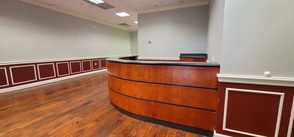 More Photos Of 901 E Highway 90A, Richmond Storefront Retail Office For Lease