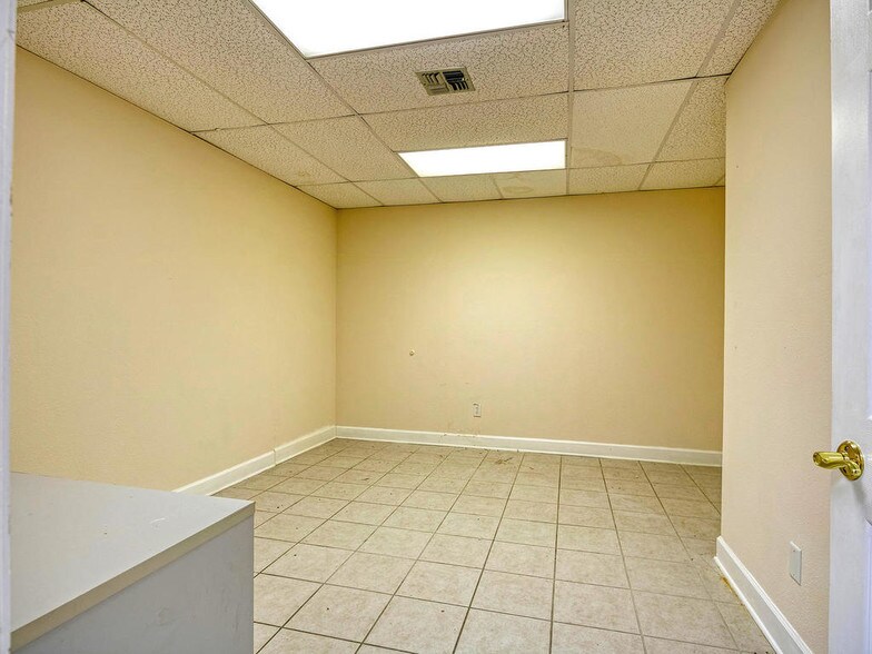 More Photos Of 701 N Hercules Ave, Clearwater Medical For Lease