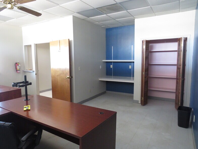 More Photos Of 1205-1211 W Austin St, Port Lavaca Office For Sale