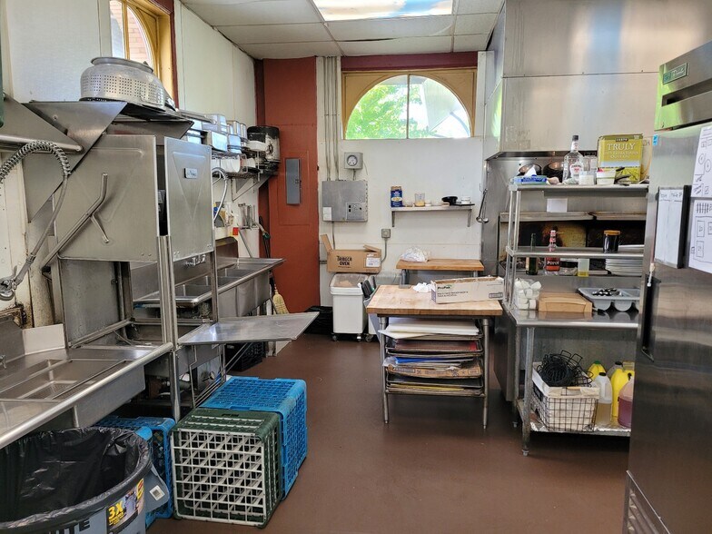 More Photos Of 26 Depot Ave, Windsor Restaurant For Sale