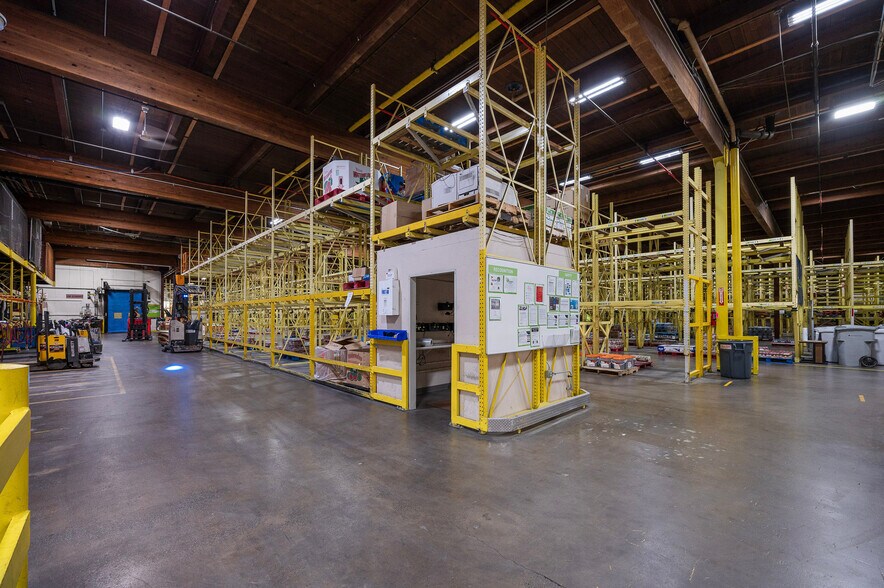 More Photos Of 707 Airport Rd, Bismarck Distribution For Sale