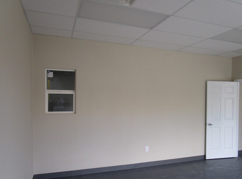 More Photos Of 11540 Pellicano Dr, El Paso Manufacturing For Lease