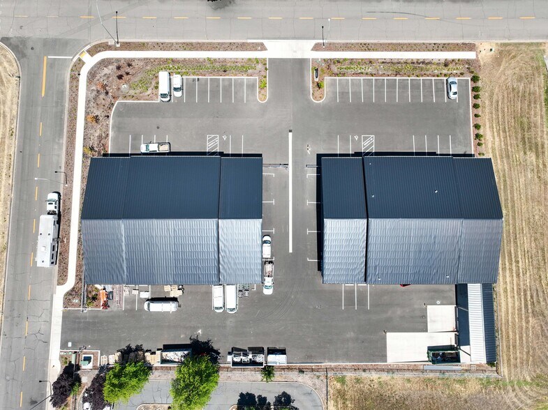 More Photos Of 2016 Commerce, Medford Showroom For Lease